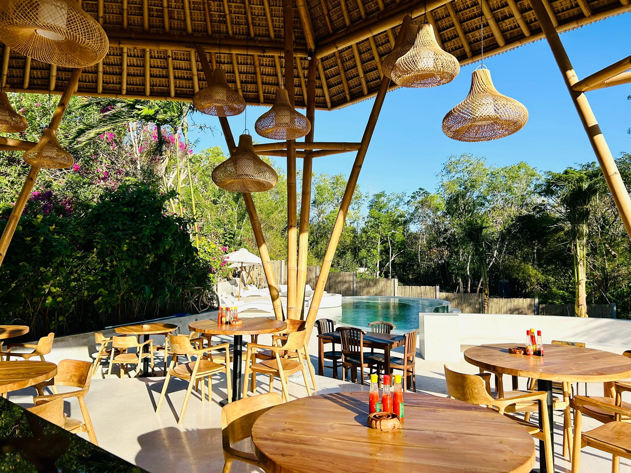 Dining atmosphere at Tregge Warung.